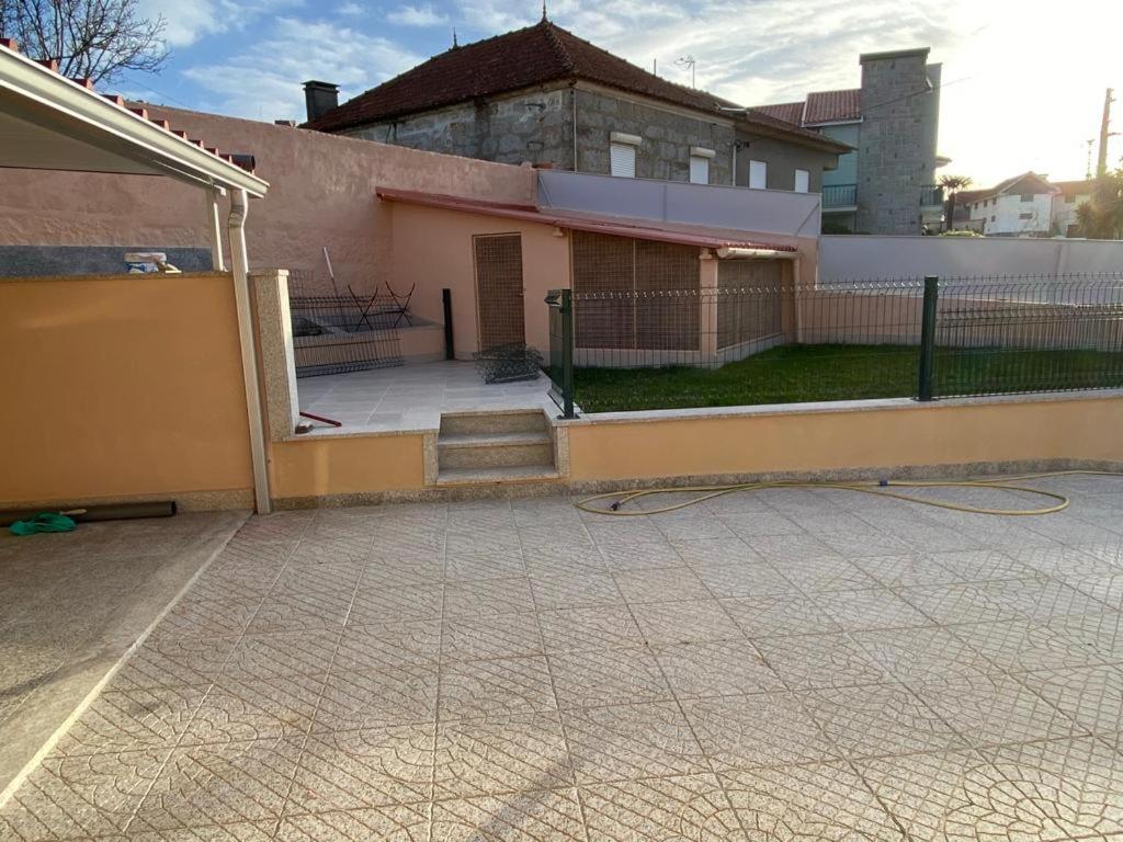 Vivenda Caixilao Casa Com 3 Quartos เวียนา โด กัสเตโล ภายนอก รูปภาพ