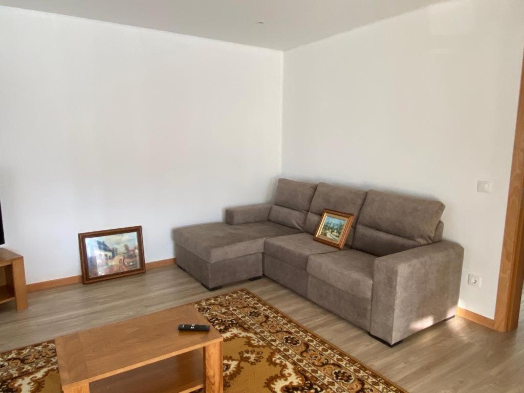 Vivenda Caixilao Casa Com 3 Quartos เวียนา โด กัสเตโล ภายนอก รูปภาพ